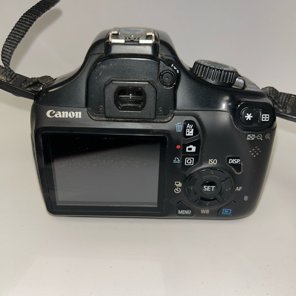 Canon EOS Rebel T3 Digital SLR Camera - Picture 3 of 14